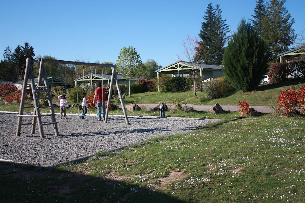 Cottages Du Lac De Miel Beynat Exterior photo
