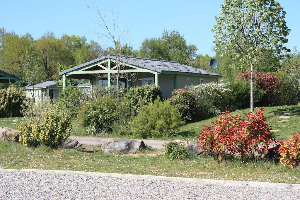 Cottages Du Lac De Miel Beynat Exterior photo